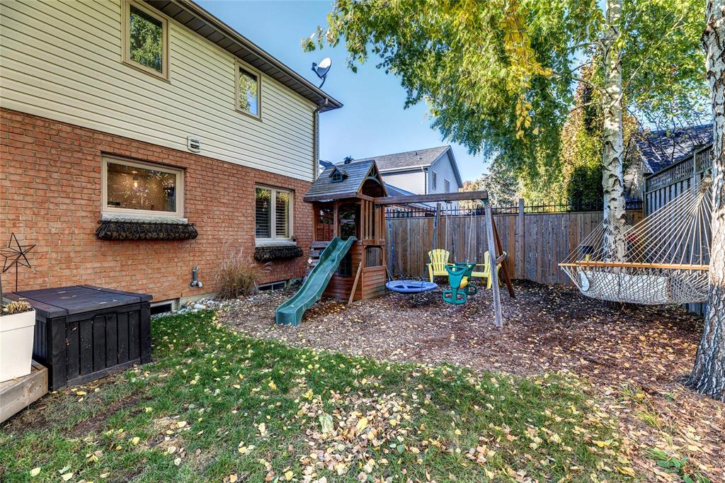 2042 YONGE Street, Sarnia, Ontario, Canada
