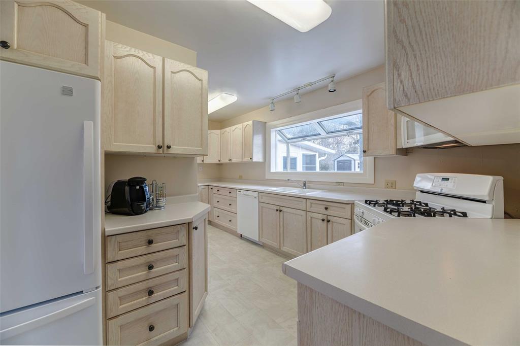 1333 LAKESHORE Road, Sarnia, Ontario, Canada