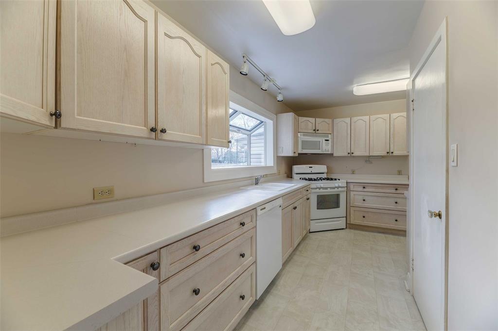 1333 LAKESHORE Road, Sarnia, Ontario, Canada