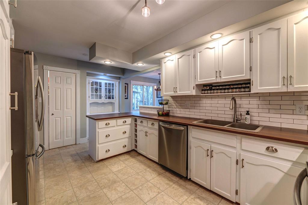 953 BOND Street, Sarnia, Ontario, Canada