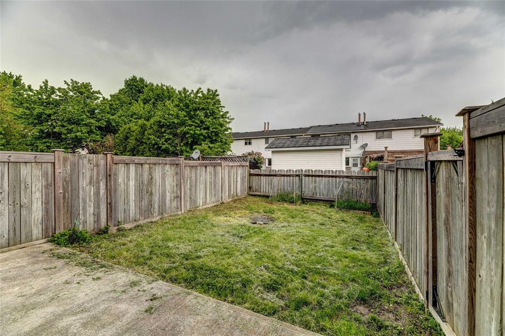 212 BEDFORD Crescent, Sarnia, Ontario, Canada