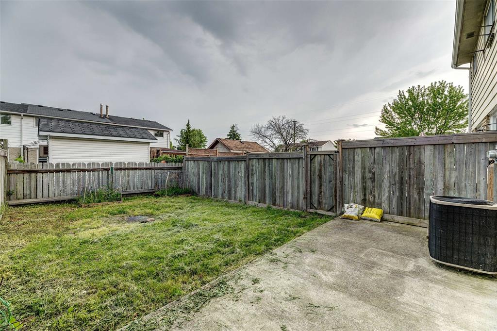 212 BEDFORD Crescent, Sarnia, Ontario, Canada