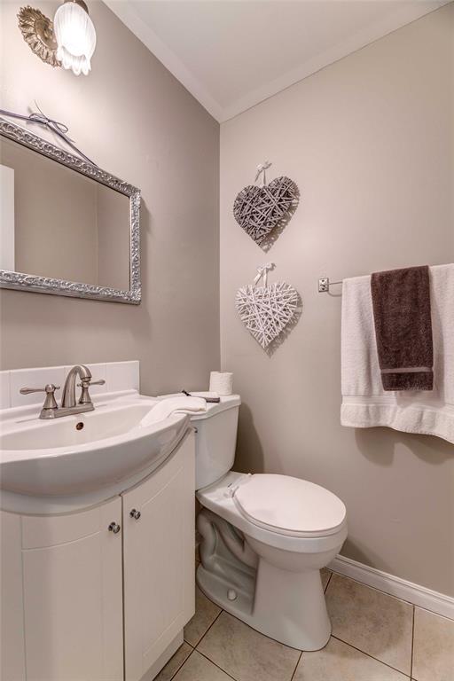 212 BEDFORD Crescent, Sarnia, Ontario, Canada