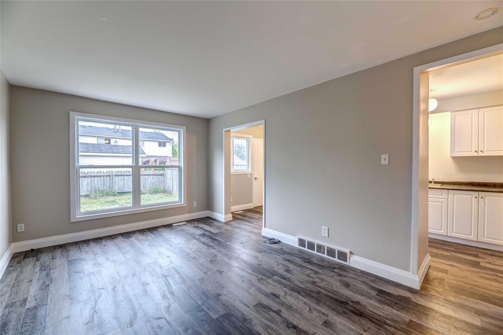 212 BEDFORD Crescent, Sarnia, Ontario, Canada