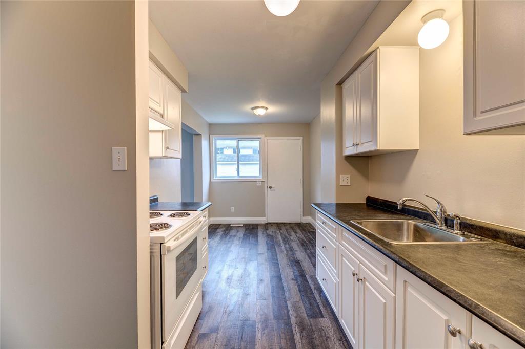 212 BEDFORD Crescent, Sarnia, Ontario, Canada