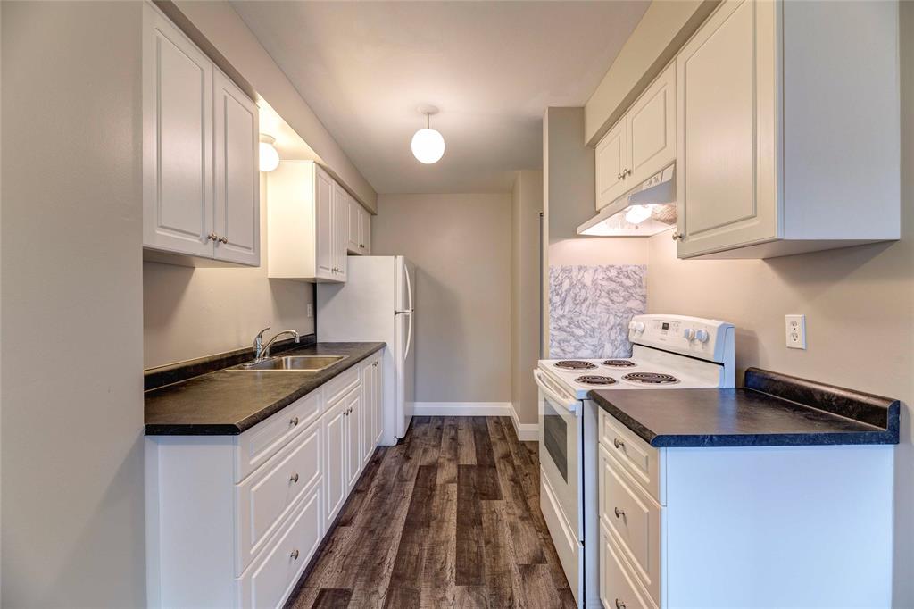 212 BEDFORD Crescent, Sarnia, Ontario, Canada