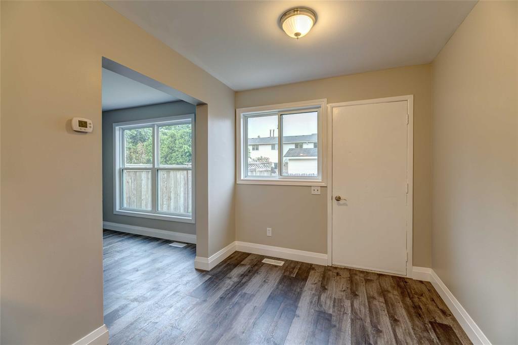 212 BEDFORD Crescent, Sarnia, Ontario, Canada