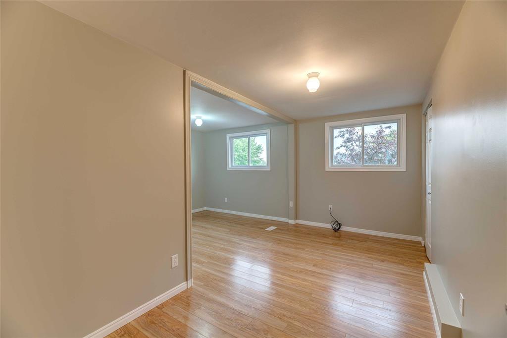 212 BEDFORD Crescent, Sarnia, Ontario, Canada