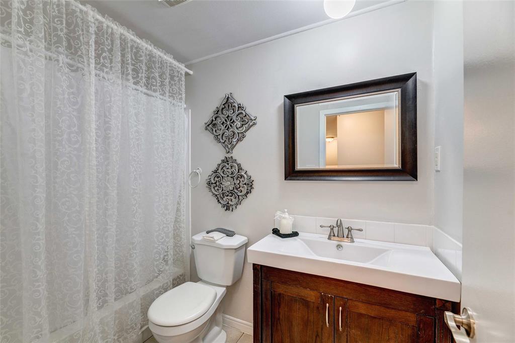 212 BEDFORD Crescent, Sarnia, Ontario, Canada