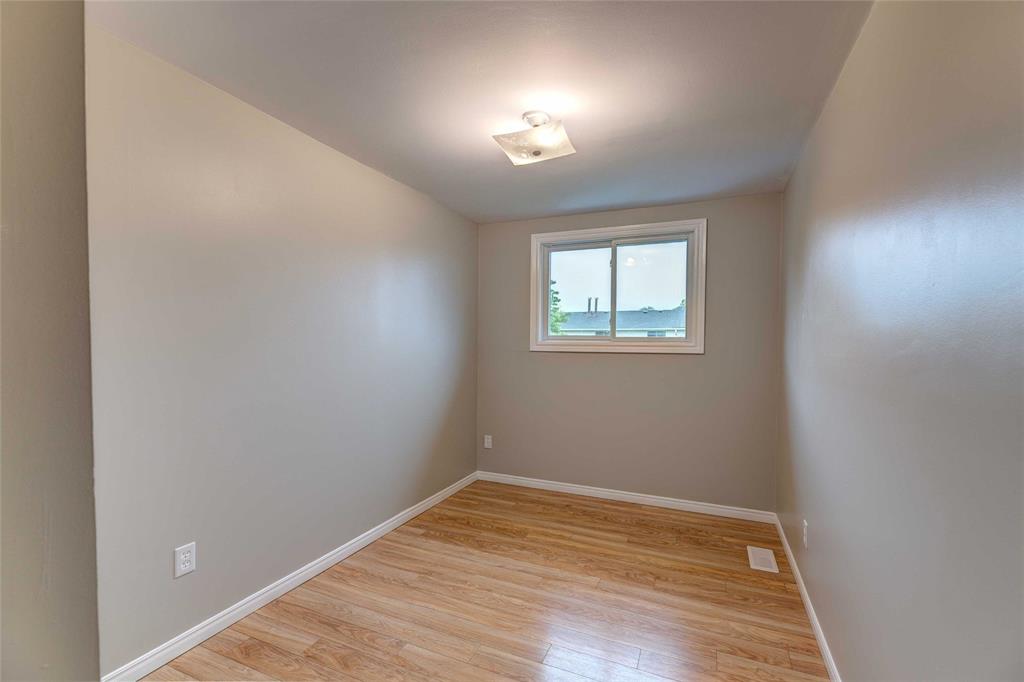 212 BEDFORD Crescent, Sarnia, Ontario, Canada