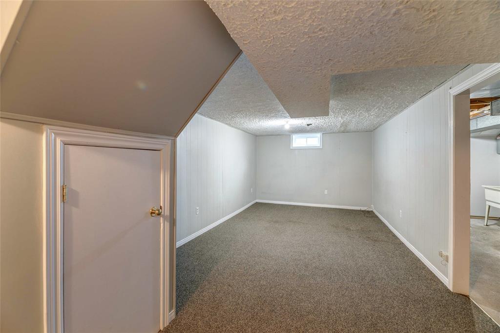 212 BEDFORD Crescent, Sarnia, Ontario, Canada