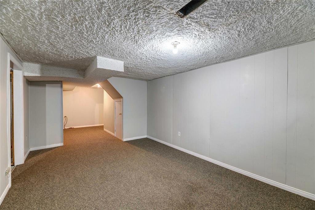 212 BEDFORD Crescent, Sarnia, Ontario, Canada