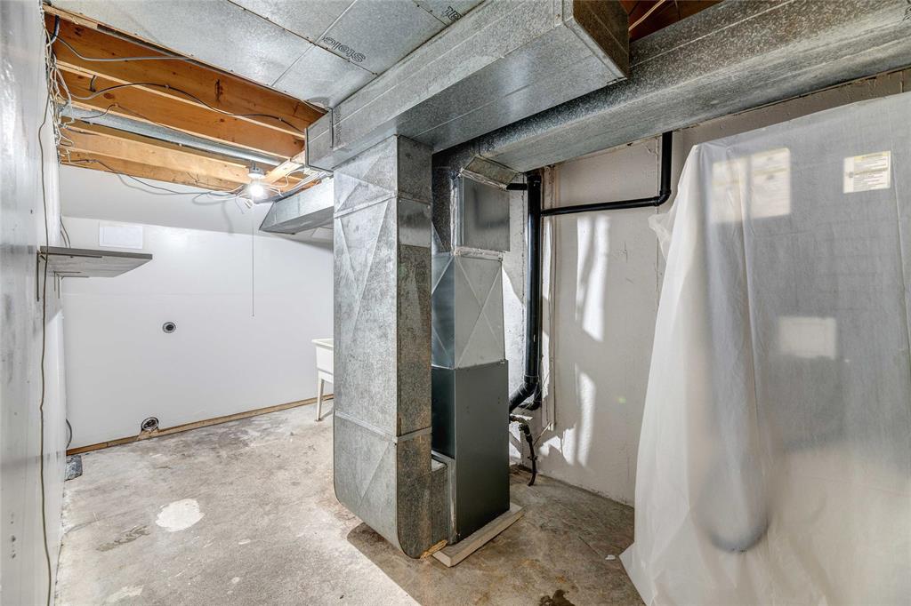212 BEDFORD Crescent, Sarnia, Ontario, Canada