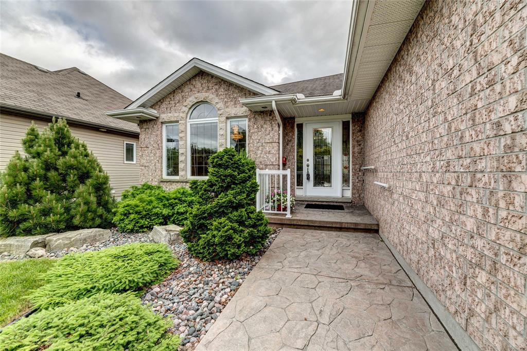 111 MADISON D ANDREA Avenue, Sarnia, Ontario, Canada