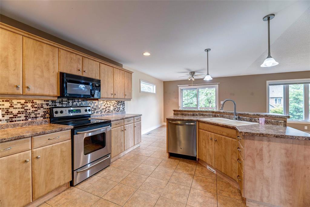 111 MADISON D ANDREA Avenue, Sarnia, Ontario, Canada