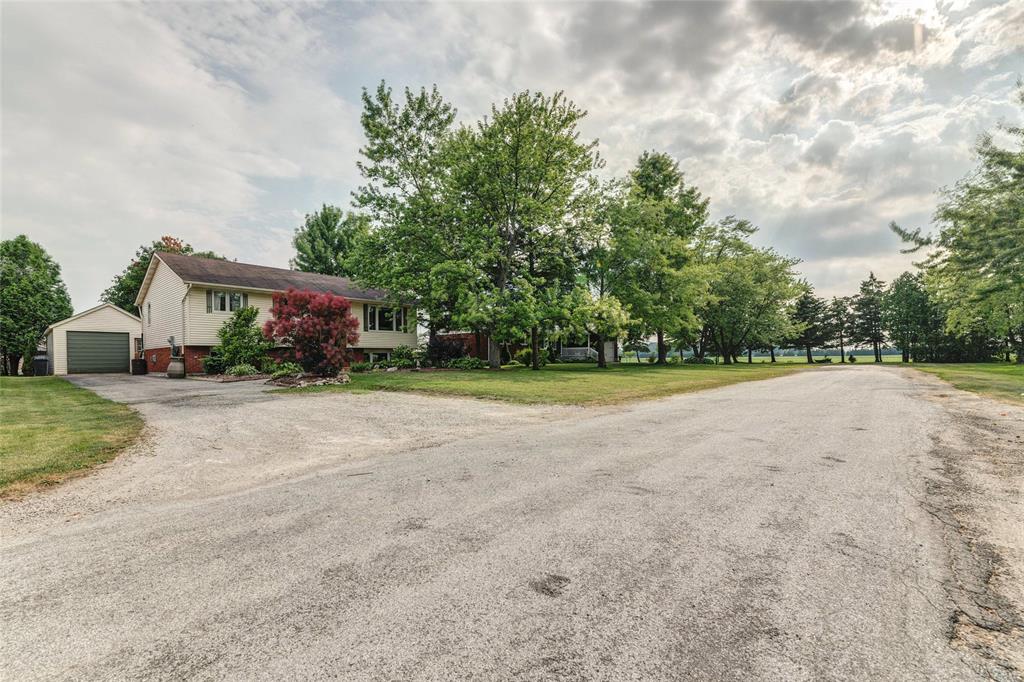 586 ONTARIO Street, Plympton-Wyoming, Ontario, Canada
