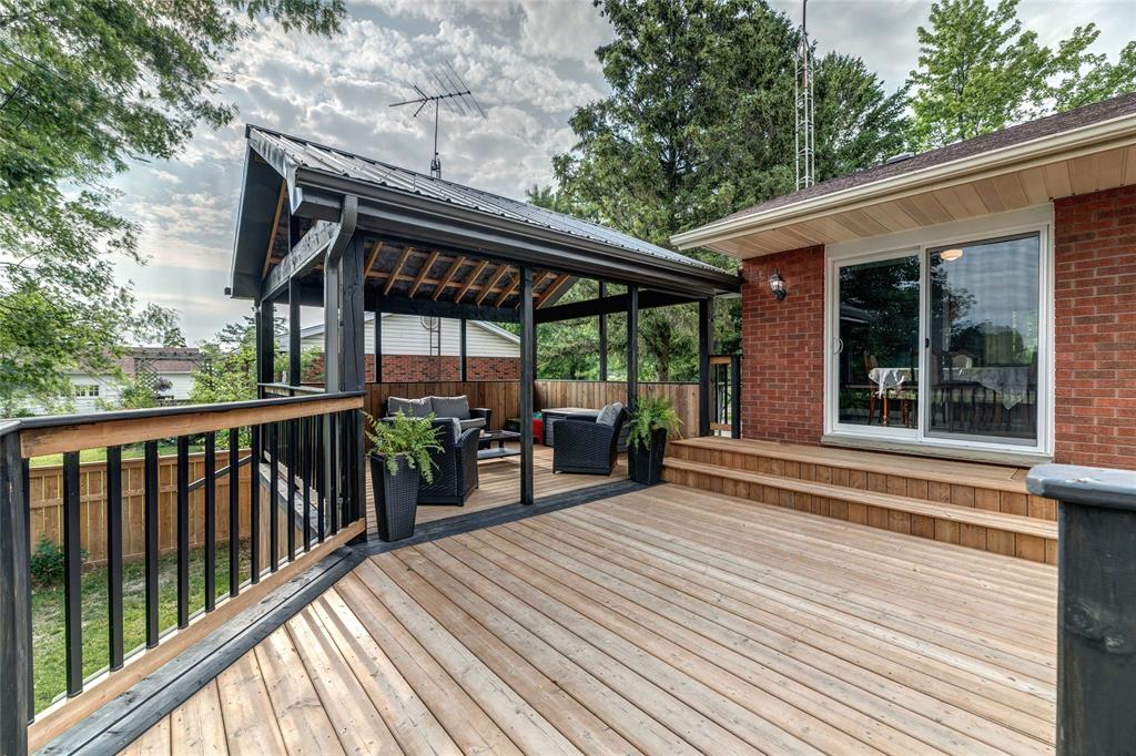 586 ONTARIO Street, Plympton-Wyoming, Ontario, Canada