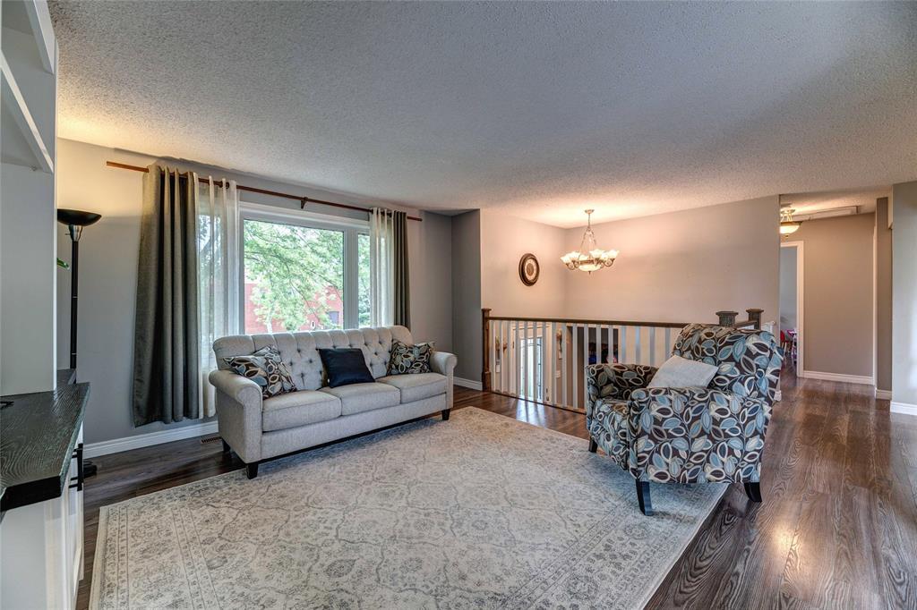 586 ONTARIO Street, Plympton-Wyoming, Ontario, Canada