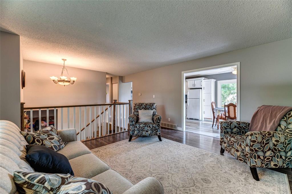 586 ONTARIO Street, Plympton-Wyoming, Ontario, Canada