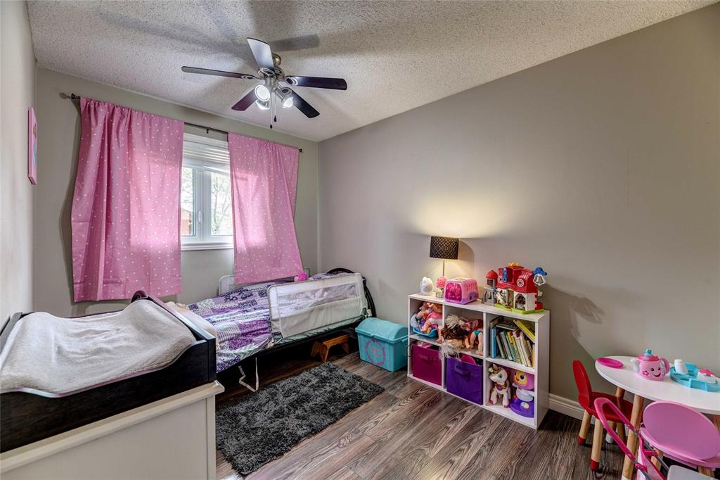 586 ONTARIO Street, Plympton-Wyoming, Ontario, Canada