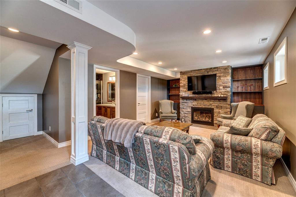 586 ONTARIO Street, Plympton-Wyoming, Ontario, Canada