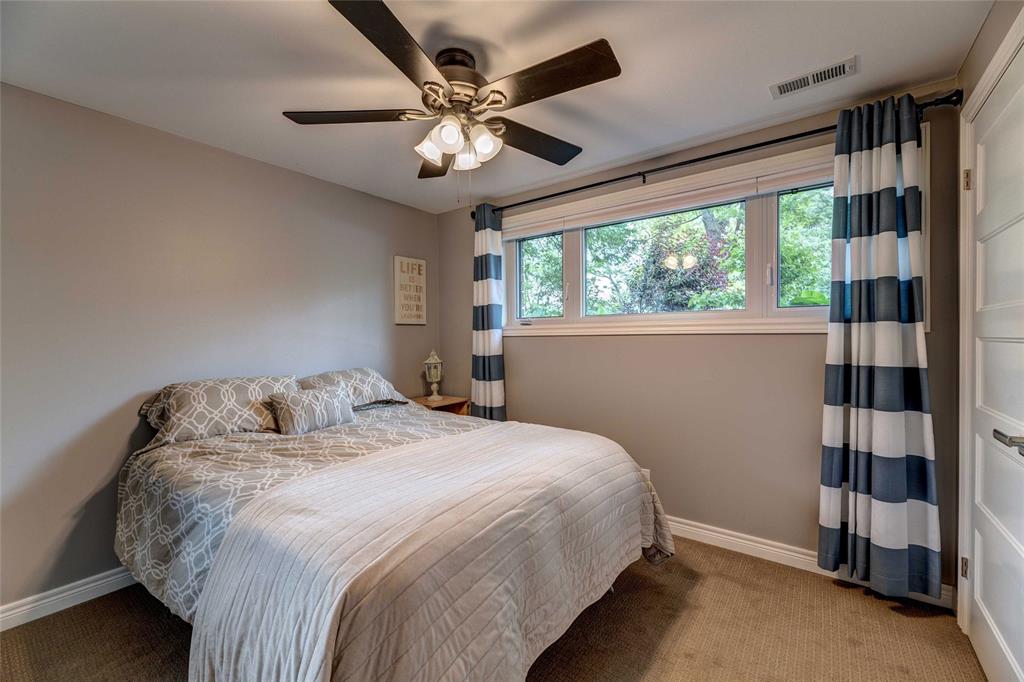 586 ONTARIO Street, Plympton-Wyoming, Ontario, Canada