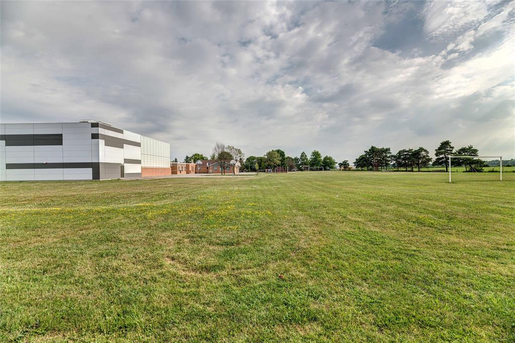 586 ONTARIO Street, Plympton-Wyoming, Ontario, Canada