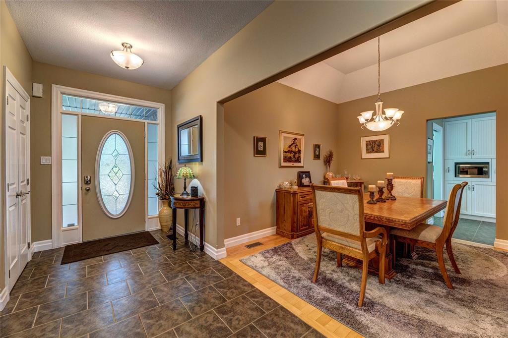 938 UPPER CANADA Drive, Sarnia, Ontario, Canada