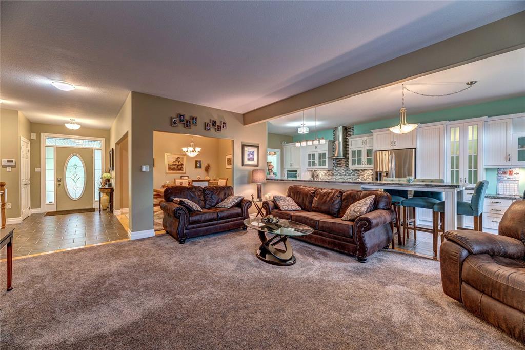 938 UPPER CANADA Drive, Sarnia, Ontario, Canada