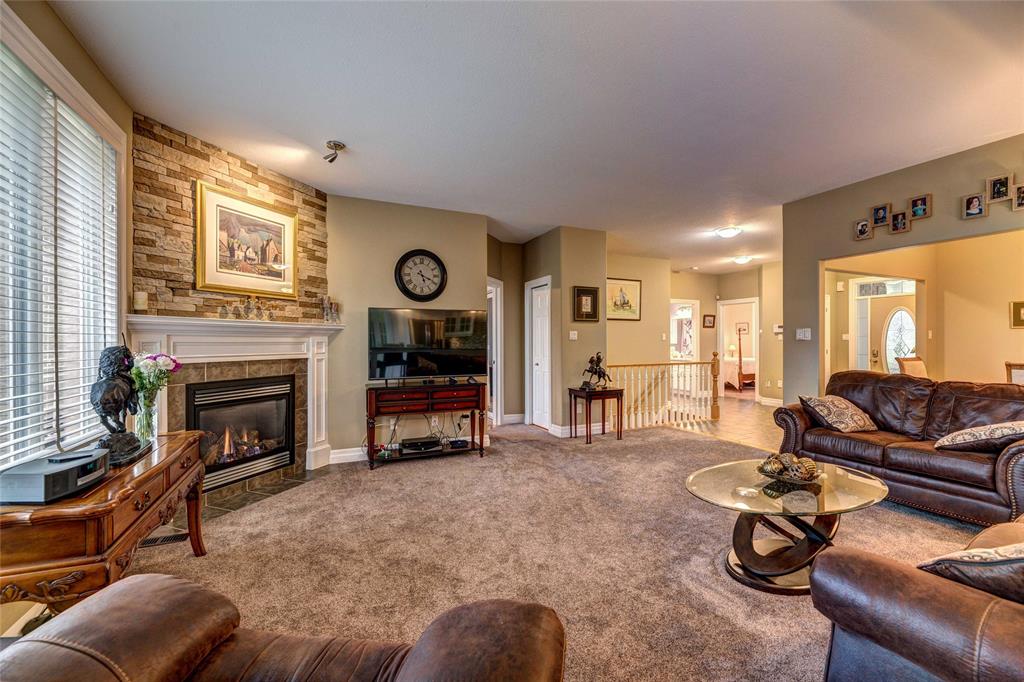 938 UPPER CANADA Drive, Sarnia, Ontario, Canada
