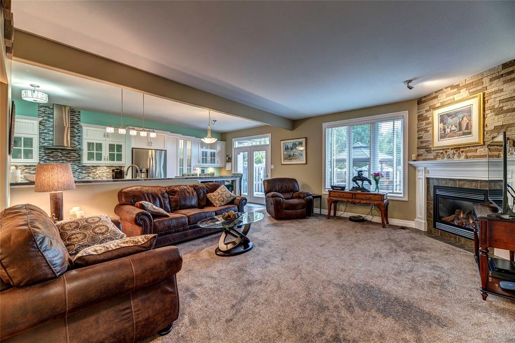 938 UPPER CANADA Drive, Sarnia, Ontario, Canada