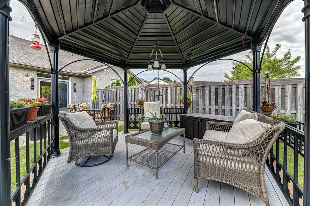 938 UPPER CANADA Drive, Sarnia, Ontario, Canada