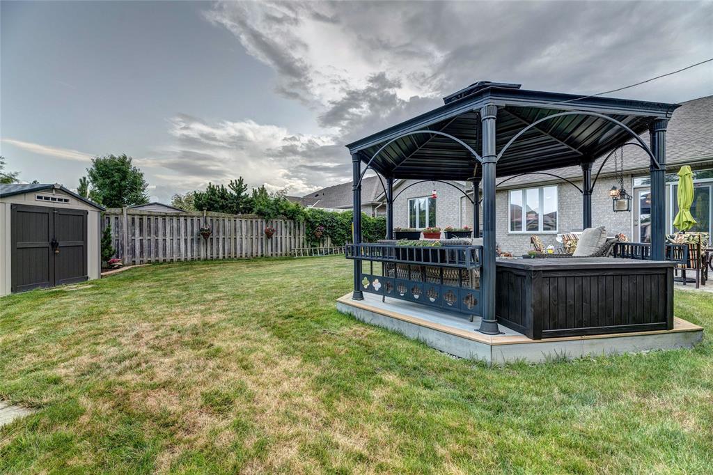 938 UPPER CANADA Drive, Sarnia, Ontario, Canada