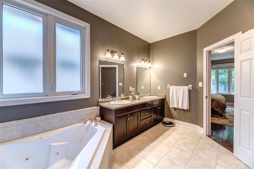 6745 OLD MILL Road, Plympton-Wyoming, Ontario, Canada