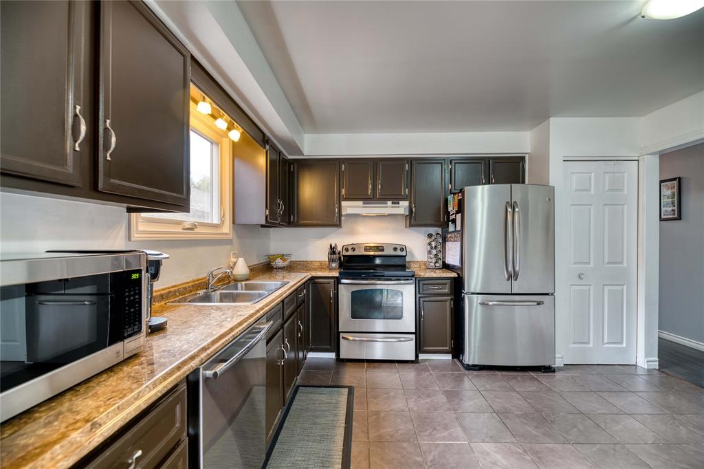 52 WILLOW GLEN Court, Sarnia, Ontario, Canada