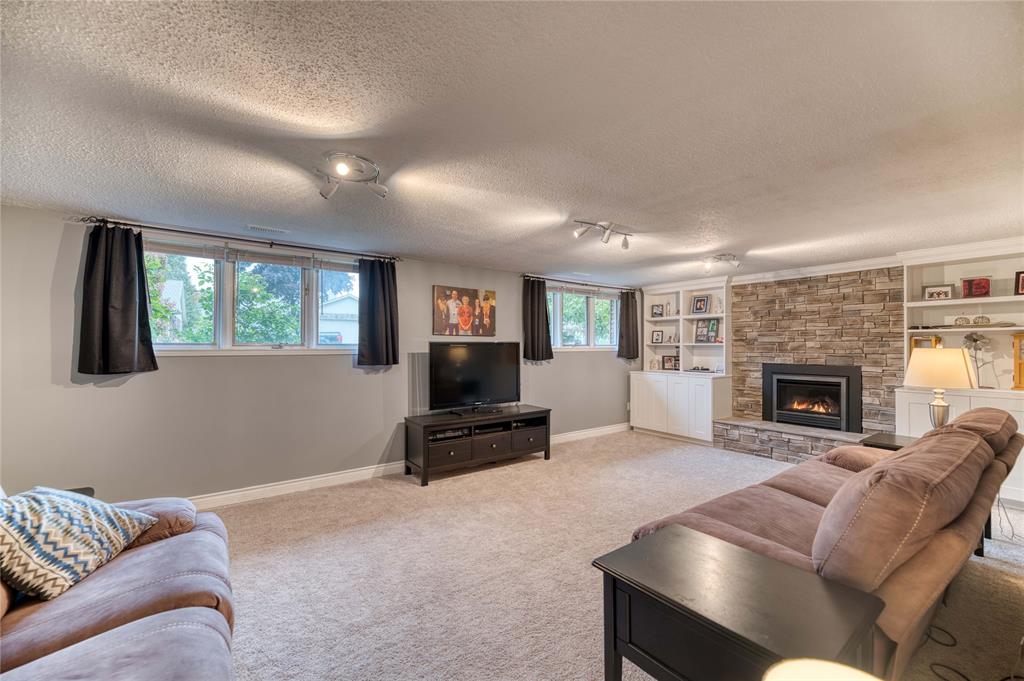 52 WILLOW GLEN Court, Sarnia, Ontario, Canada