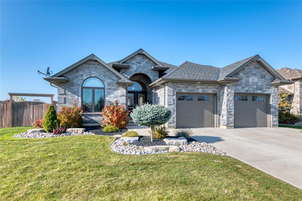 313 EAGLE Way, Sarnia, Ontario, Canada