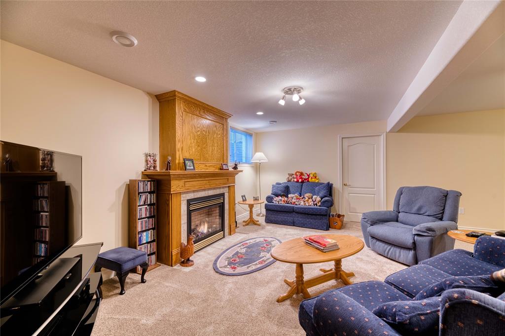 313 EAGLE Way, Sarnia, Ontario, Canada