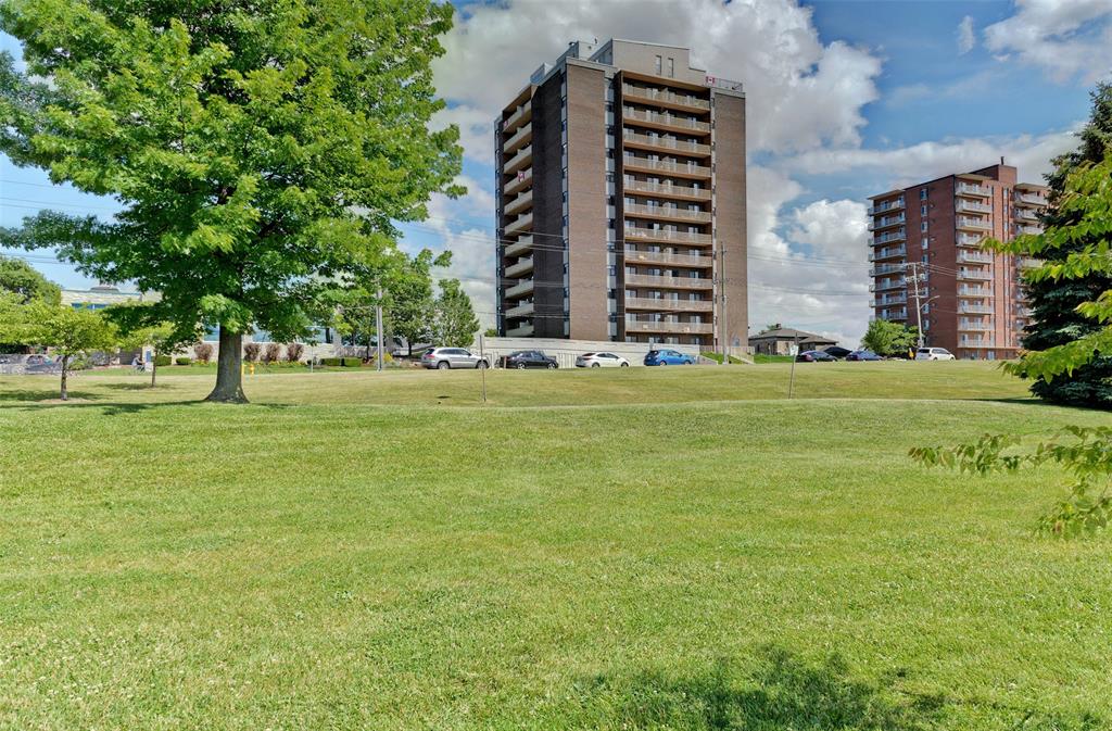 10 DERBY Lane Unit# 406, Sarnia, Ontario, Canada
