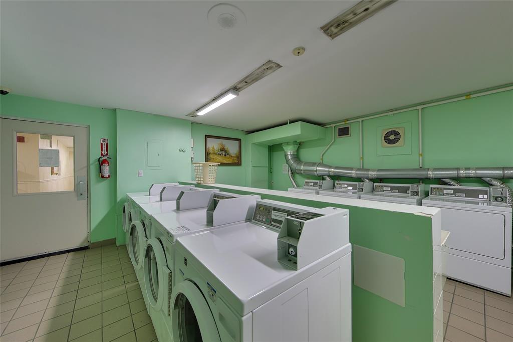 10 DERBY Lane Unit# 406, Sarnia, Ontario, Canada