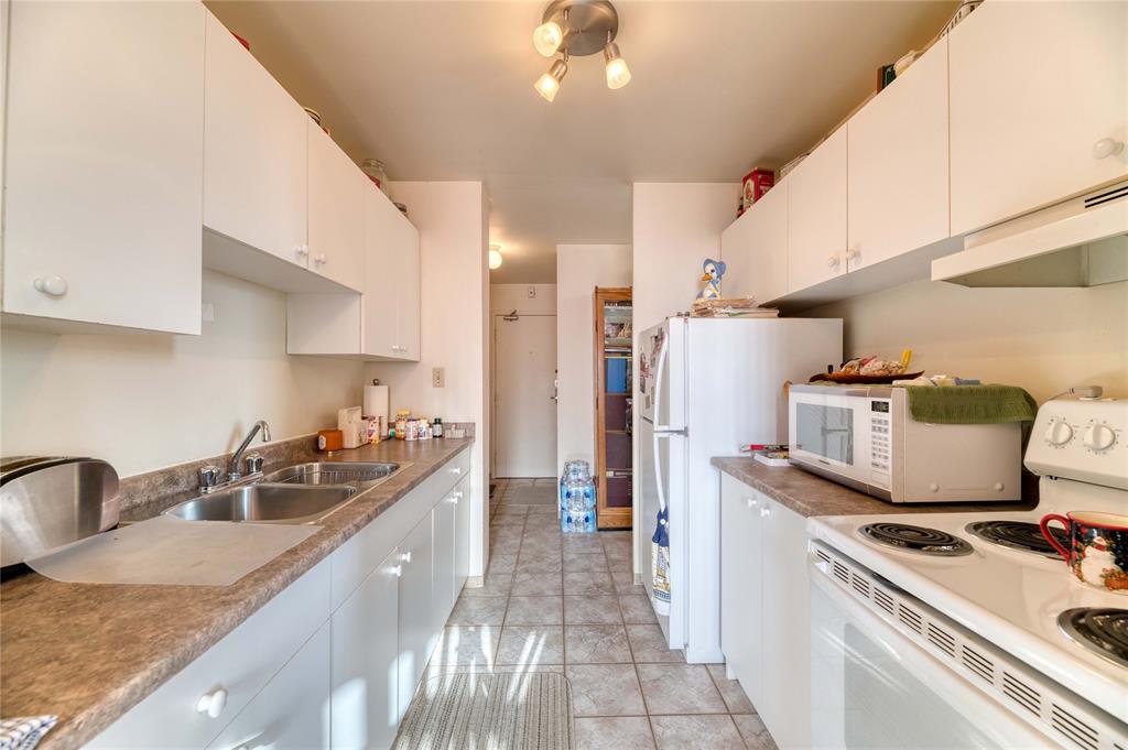 10 DERBY Lane Unit# 708, Sarnia, Ontario, Canada