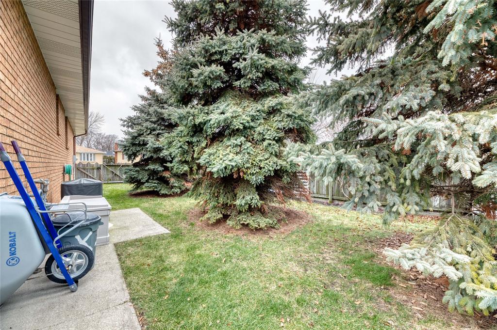 716 HILLARY Street, Sarnia, Ontario, Canada
