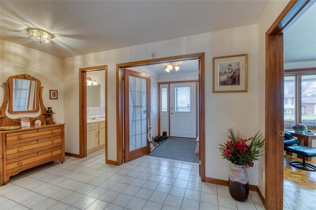 716 HILLARY Street, Sarnia, Ontario, Canada