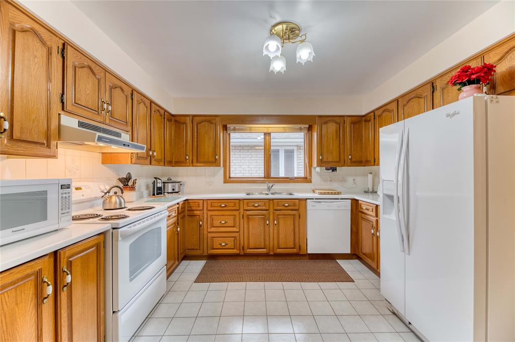 716 HILLARY Street, Sarnia, Ontario, Canada