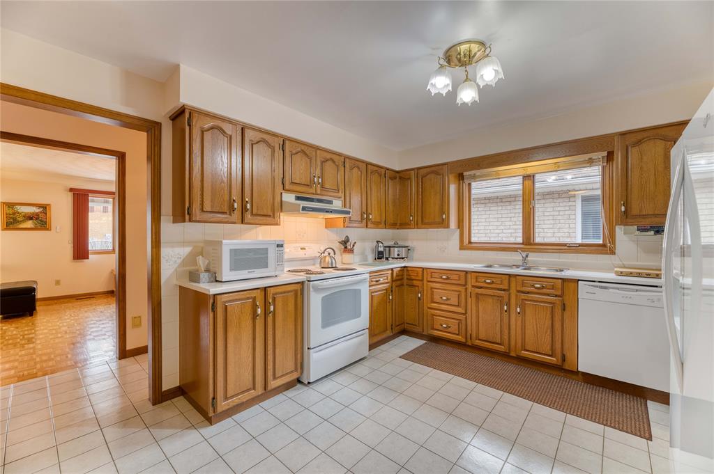 716 HILLARY Street, Sarnia, Ontario, Canada