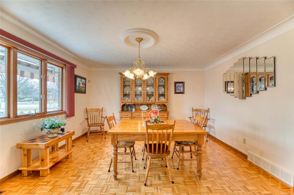 716 HILLARY Street, Sarnia, Ontario, Canada