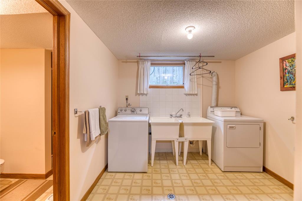 716 HILLARY Street, Sarnia, Ontario, Canada
