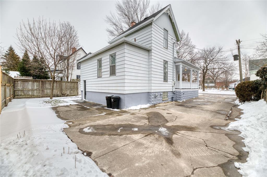 108 KATHLEEN Avenue, Sarnia, Ontario, Canada