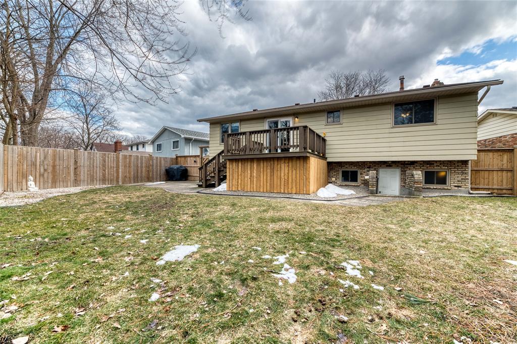 747 MANOR PARK Crescent, Sarnia, Ontario, Canada