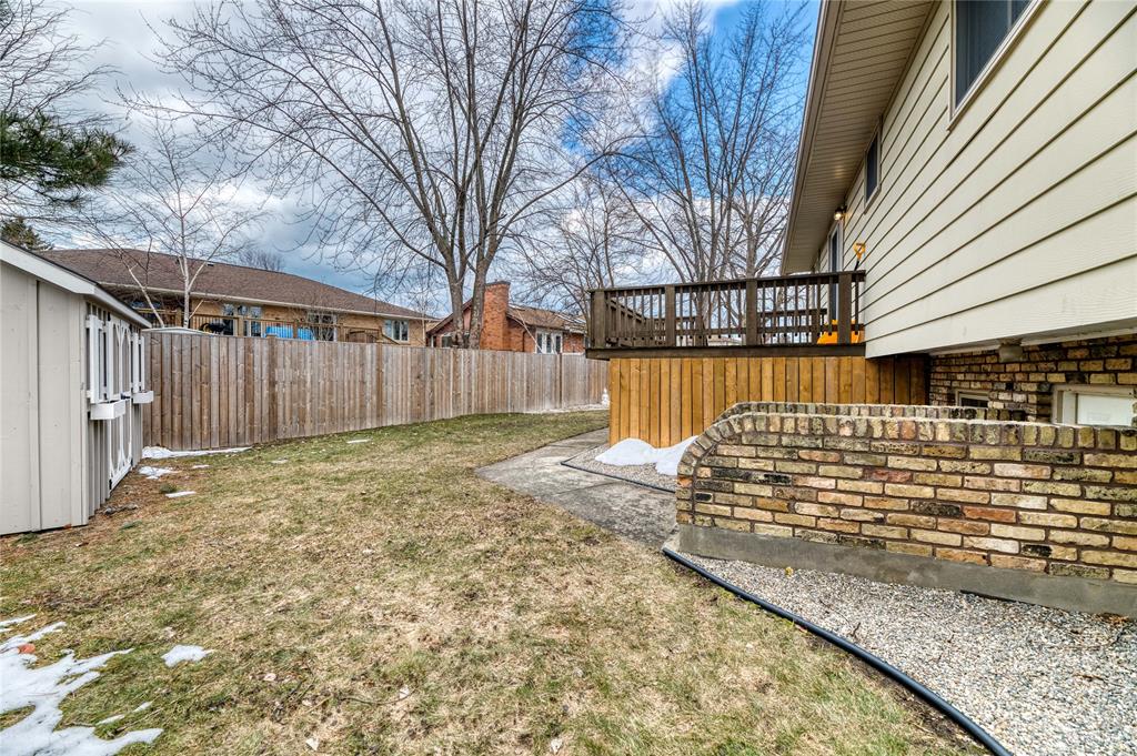 747 MANOR PARK Crescent, Sarnia, Ontario, Canada
